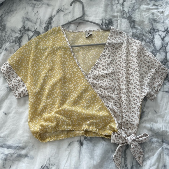 Yellow floral blouse - Picture 1 of 1